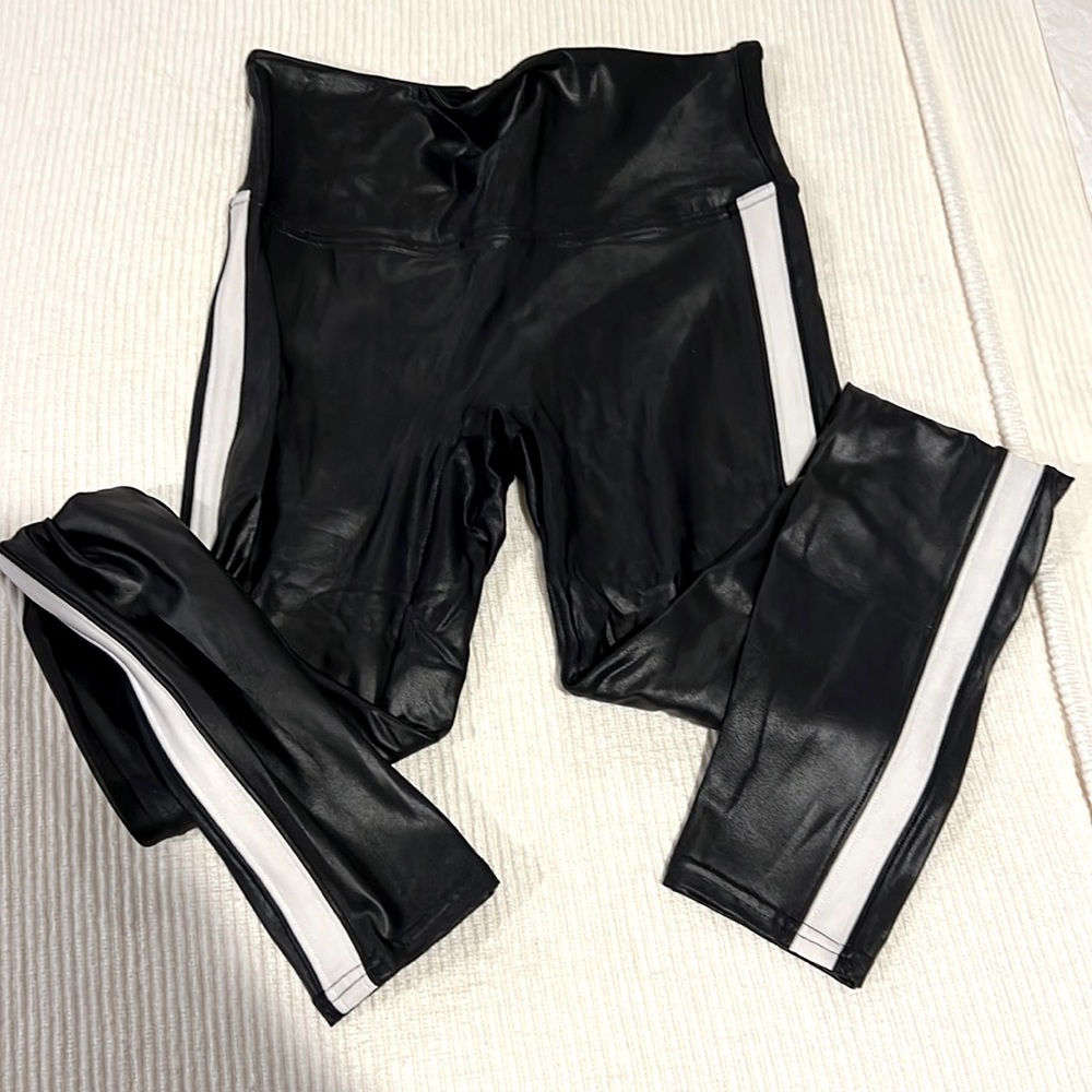 Size M Spanx black with white stripe down the side. No flaws